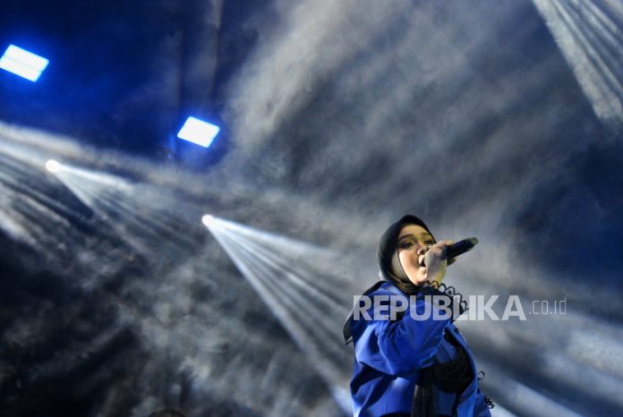 RAN Gandeng Salma Salsabil di Album Terbaru Teater Nestapa Penyanyi Salma Salsabil. Grup musik RAN berkolaborasi dengan Salma Salsabil di album terbarunya Teater Nestapa.