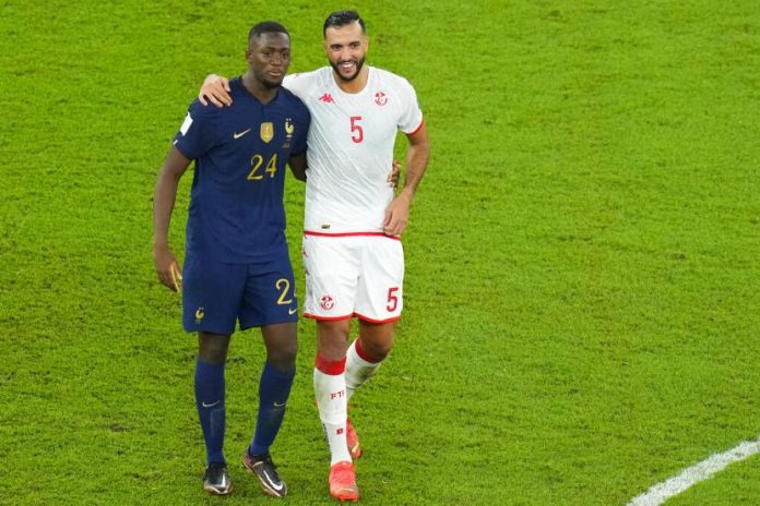 Jelang Lawan Israel, Bek Prancis Konate Mengaku Sakit Lihat Warga Ibrahima Konate dari Prancis (kiri)