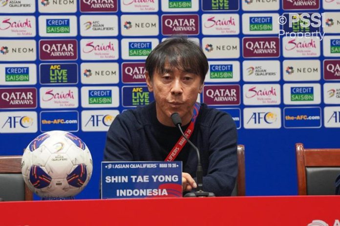 Shin Tae-yong Janji Perbaiki Performa Timnas Indonesia Usai Kalah dari Pelatih timnas Indonesia Shin Tae-yong dalam konferensi pers setelah laga China vs Indonesia di Qingdao Youth Football Stadium, Selasa (16/2024) malam WIB.