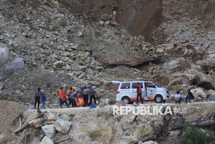 Polisi Segel Tambang Galian C Ilegal di Cirebon