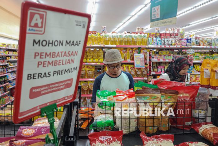 Sejumlah Ritel Modern di Jaksel Batasi Pembelian Beras Premium