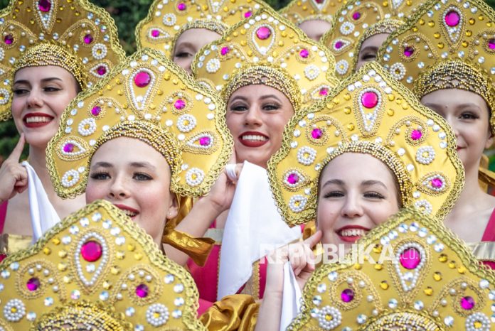 Semarak Parade Budaya Jakarta World Folklore Festival 2025